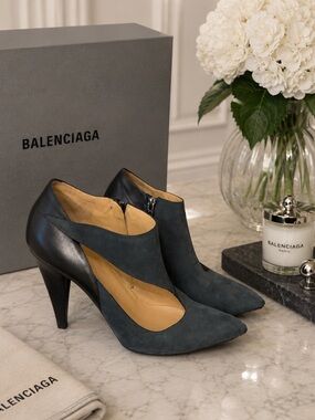 Balenciaga Gray  Black Leather Suede Cutout Pointed Toe Shooties Heels 39